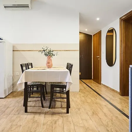 Pluton Pool House בית נופש *